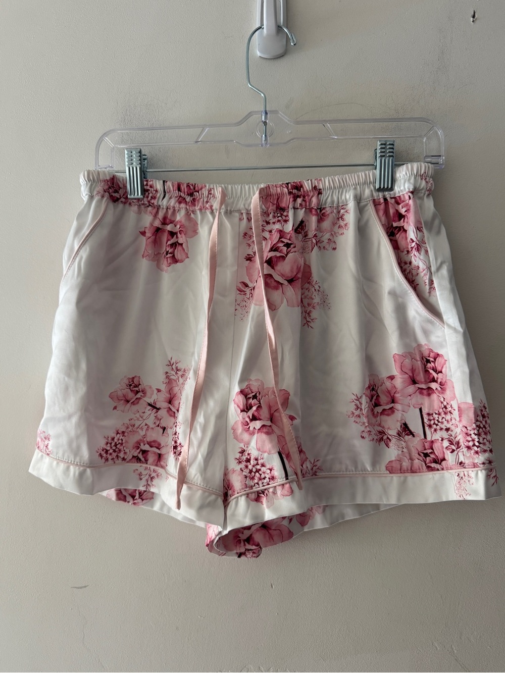 Le Rose Stories White and Pink Floral Satin Sleep Shorts